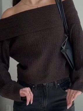 Garage Off-Shoulder Ribbed Sweater - S
